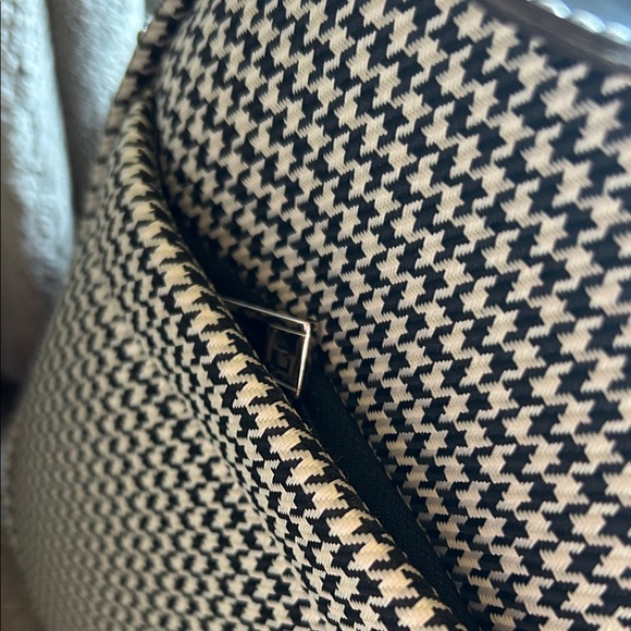 London Fog Classic Satchel Cambridge 16" Black & White Houndstooth Unisex Bag - Picture 4 of 16
